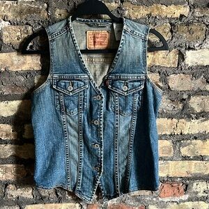 Levi’s denim vest